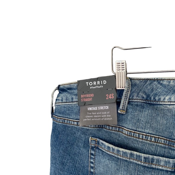 NWT Torrid Boyfriend Straight Vintage Stretch Distressed Jeans Womens 24 Short - Picture 5 of 5